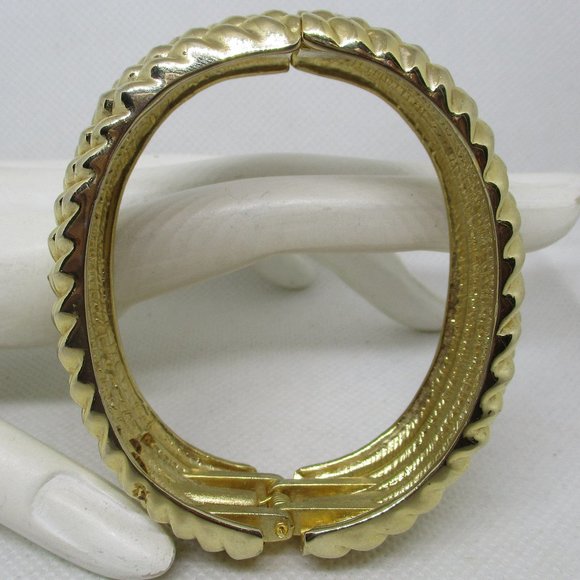 Heavy Weight Rope Design Clamper Bracelet Gold Tone Texted Rope Design 3-D* - Picture 4 of 10